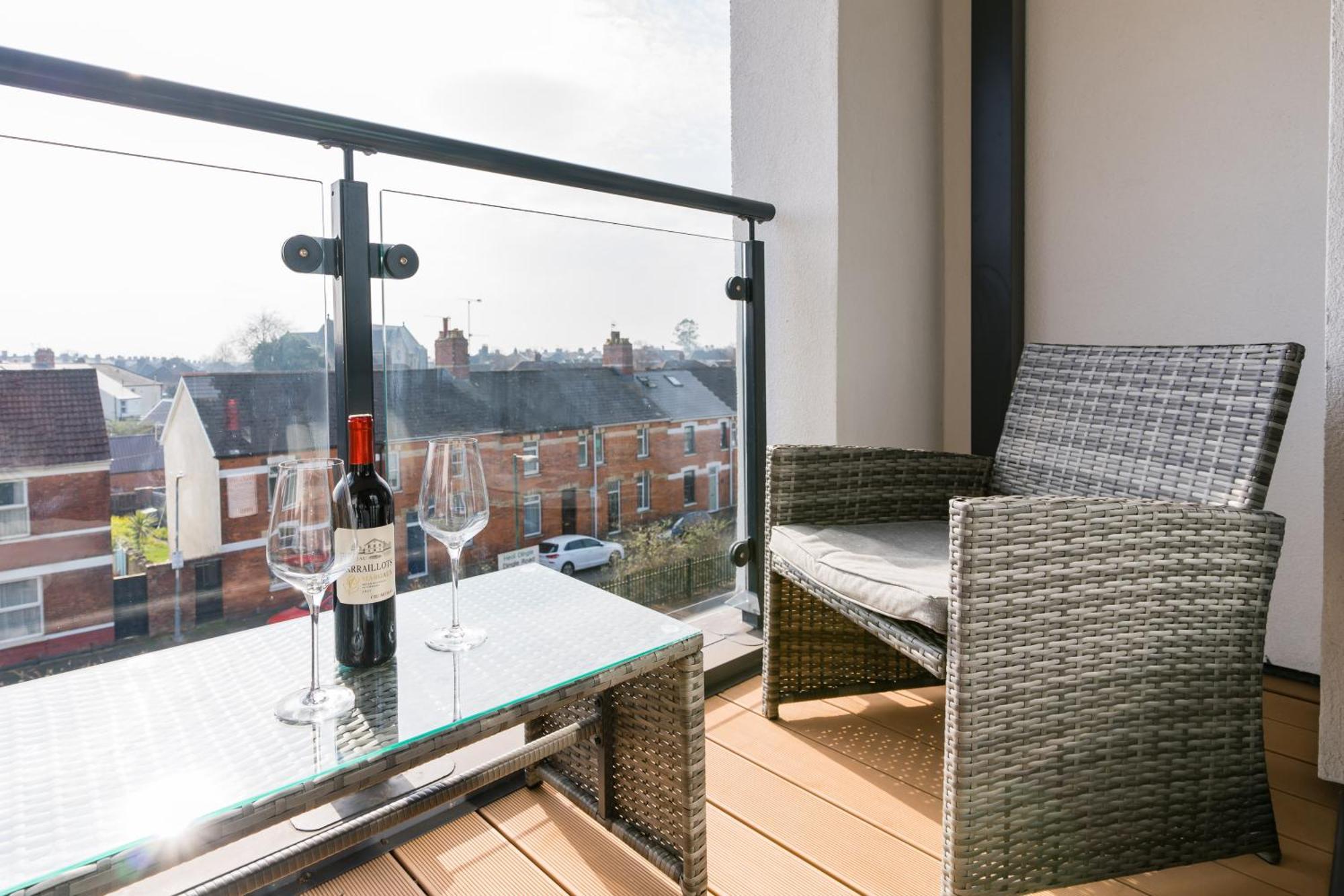 Luxe Apartments, The Moorwell, Parking, Gym - 10Mins Cardiff City Ctr Oda fotoğraf